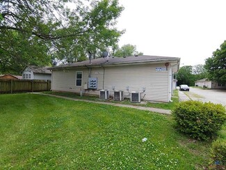 Plus de détails pour 400 S Walnut St, La Monte, MO - Multi-résidentiel à vendre