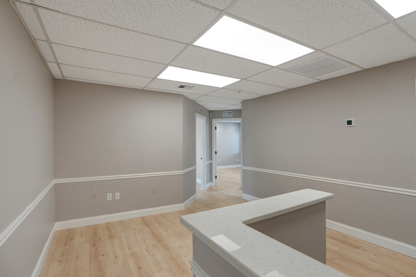 2831 Ringling Blvd, Sarasota, FL 34237 - Unité E-216 -  - Photo intérieure - Image 2 of 7