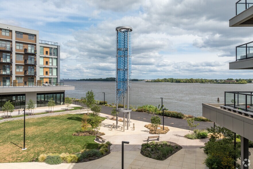 501 N Christopher Columbus Blvd, Philadelphia, PA à louer - Photo du bâtiment - Image 3 de 3