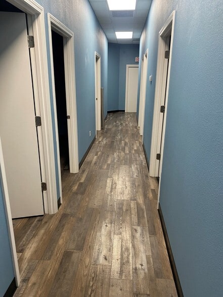 2431 E 32nd St, Joplin, MO for sale - Interior Photo - Image 3 of 11