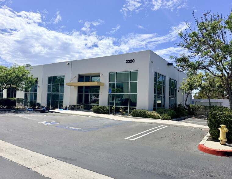 2320 La Mirada Dr, Vista, CA à louer - Photo du bâtiment - Image 3 de 4