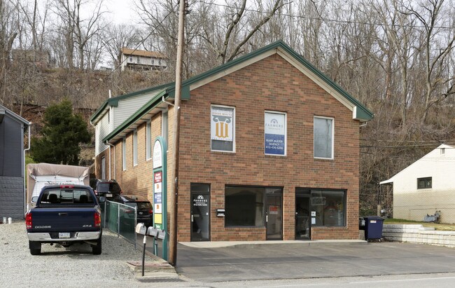 Plus de détails pour 3350 Millers Run Rd, Cecil, PA - Commerce de détail à louer