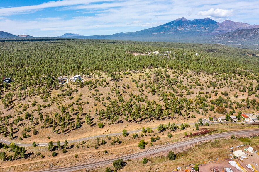1300 W Lower Coconino Ave, Flagstaff, AZ à vendre - Photo du bâtiment - Image 2 de 28