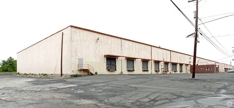 5 Terminal Way, Avenel, NJ à louer - Photo du bâtiment - Image 2 de 5