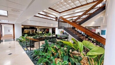 8700 W Flagler St, Miami, FL à louer Photo intérieure- Image 2 de 7