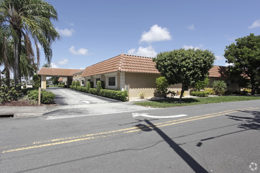 151 SW 1st St, Dania Beach, FL for lease - Building Photo - Image 2 of 10