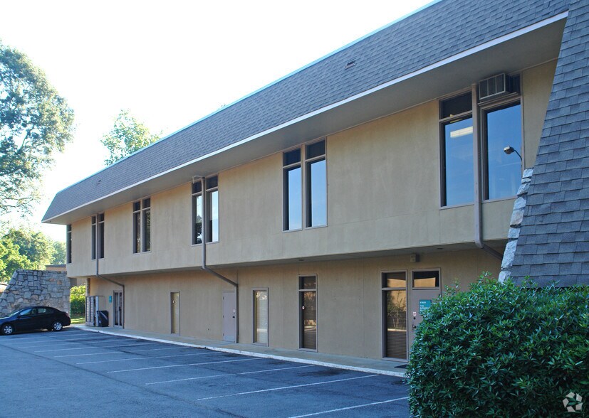 1874 Piedmont Ave NE, Atlanta, GA à louer - Photo du bâtiment - Image 2 de 4