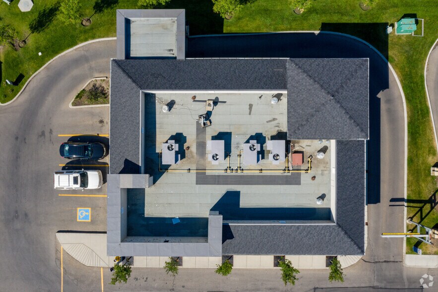 40 Saddletowne Cir NE, Calgary, AB à vendre - Aérien - Image 2 de 3