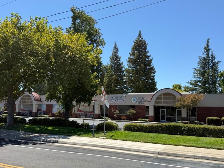 9370 W Stockton Blvd, Elk Grove, CA for lease - Building Photo - Image 3 of 24