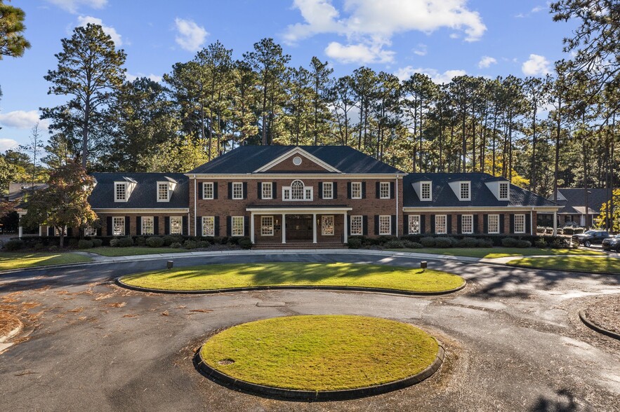 11 Village Club Ct, Pinehurst, NC à vendre - Photo principale - Image 1 de 1