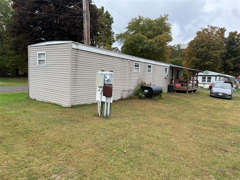 12 E Whig St, Newark Valley, NY à vendre - Photo du bâtiment - Image 3 de 7