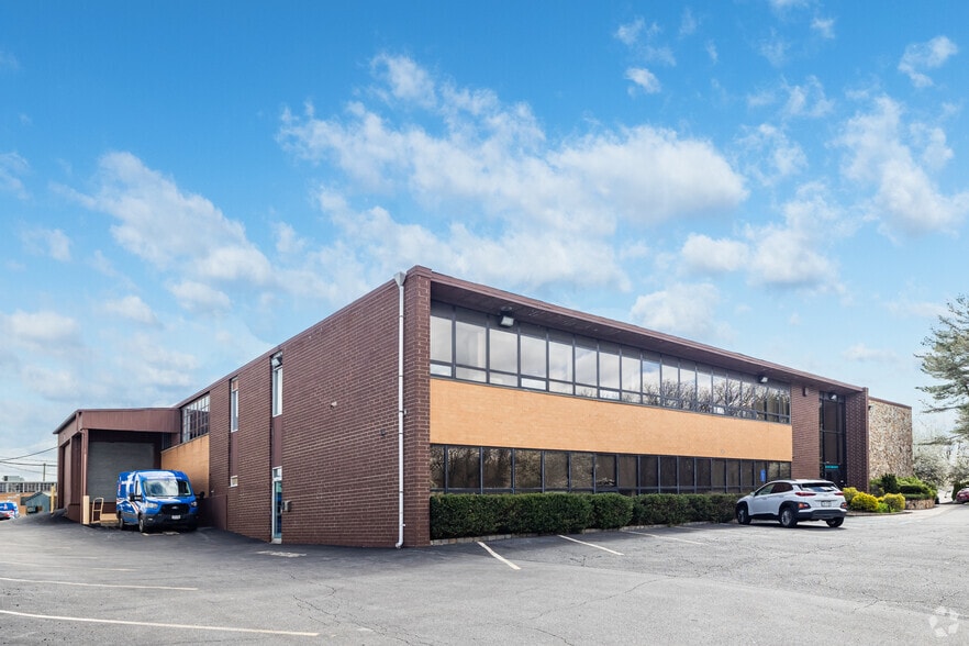 80 Skyline Dr, Plainview, NY for lease - Primary Photo - Image 1 of 11