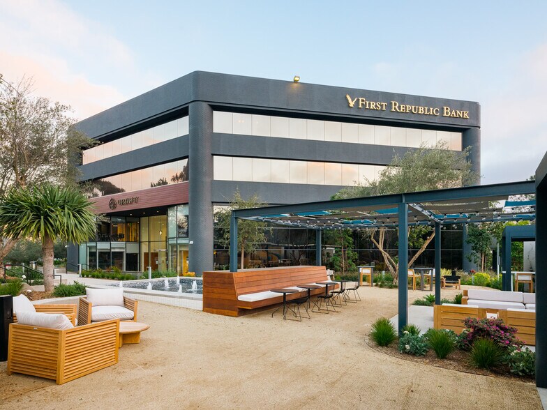 12626 High Bluff Dr, San Diego, CA à louer - Photo du bâtiment - Image 2 de 22