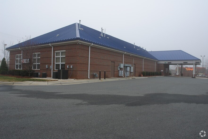 3500 Mt. Holly Huntersville Rd, Charlotte, NC à louer - Photo du bâtiment - Image 3 de 3