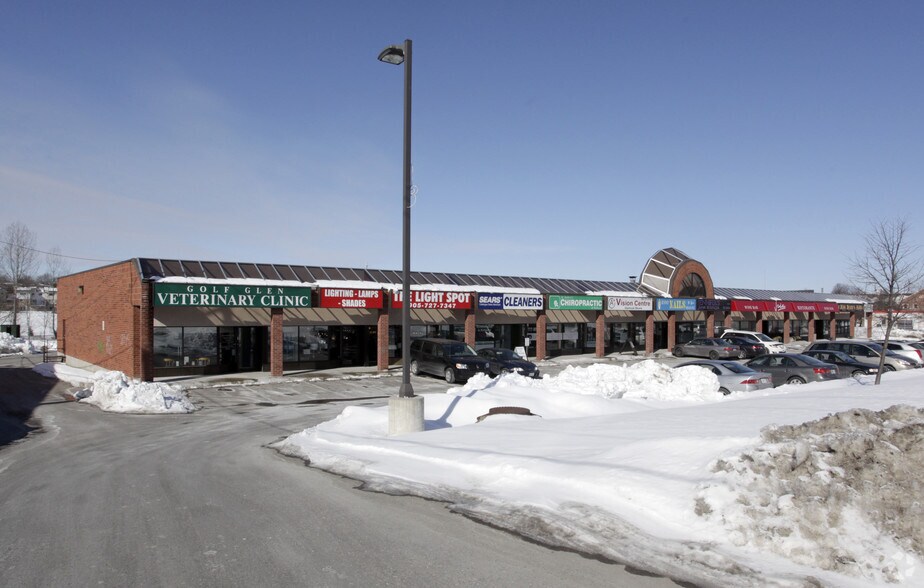 15570 Yonge St, Aurora, ON à louer - Photo du bâtiment - Image 2 de 3