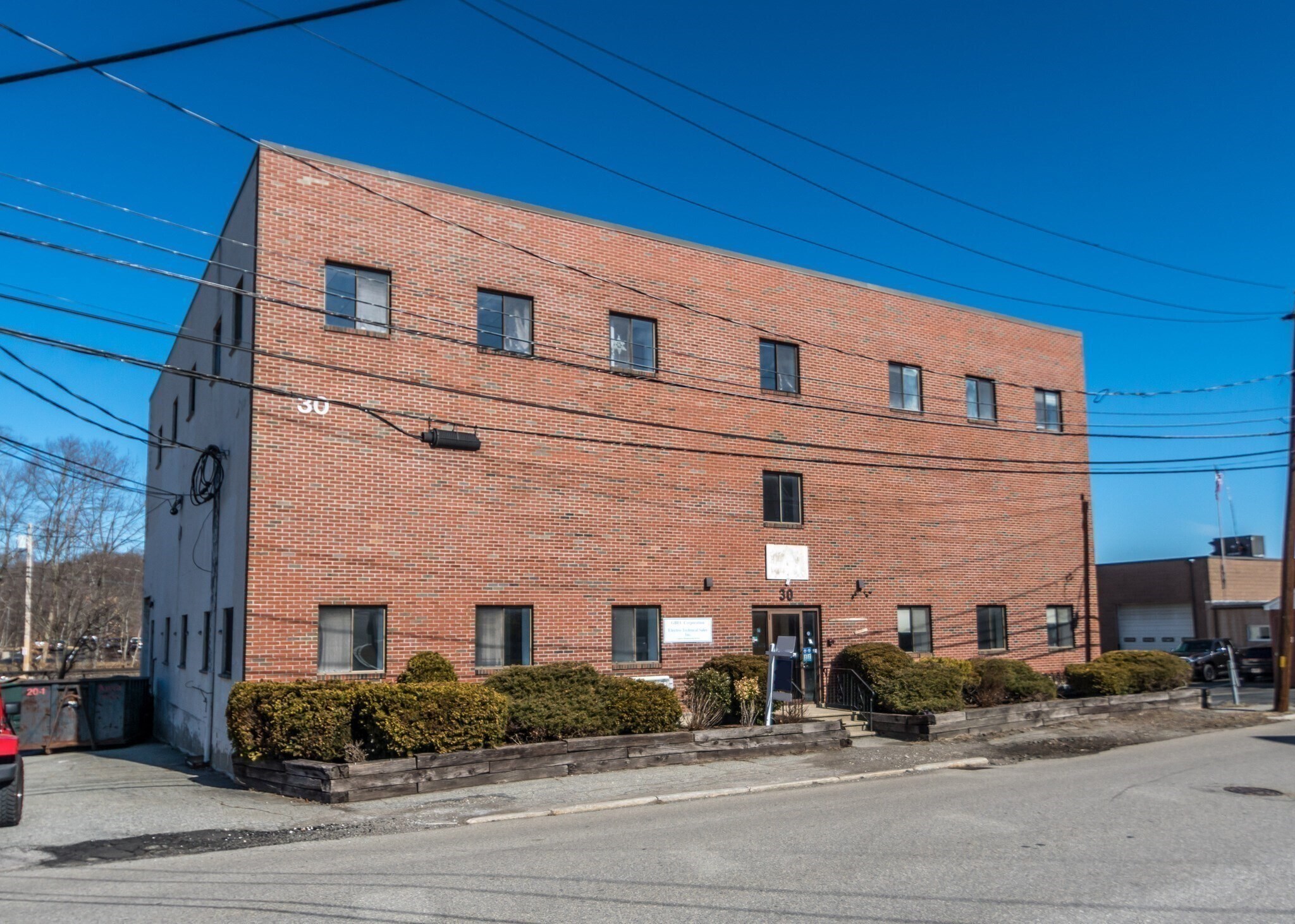 30 Clematis Ave, Waltham, MA à vendre Photo du bâtiment- Image 1 de 9