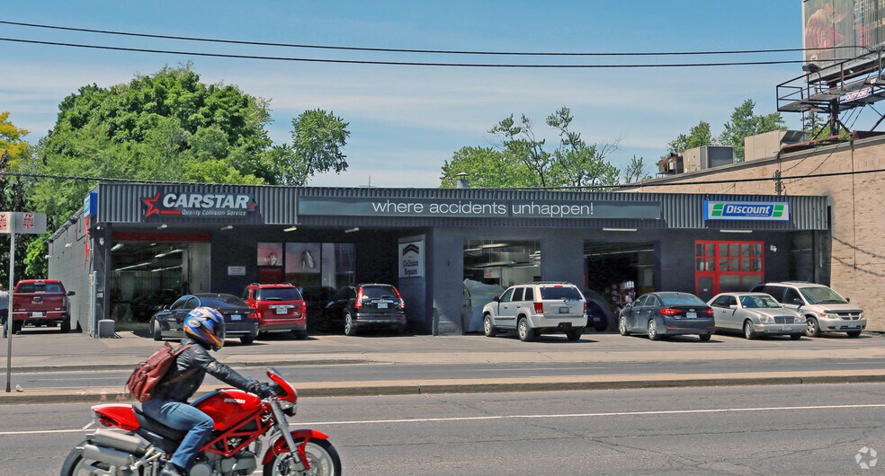 4656 Yonge St, Toronto, ON à vendre - Photo principale - Image 2 de 2