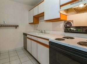 30 E Division St, Chicago, IL for lease Interior Photo- Image 2 of 7