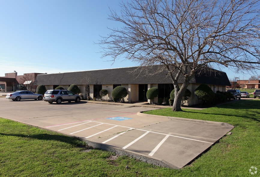 611 S Clay St, Ennis, TX for sale - Building Photo - Image 3 of 3