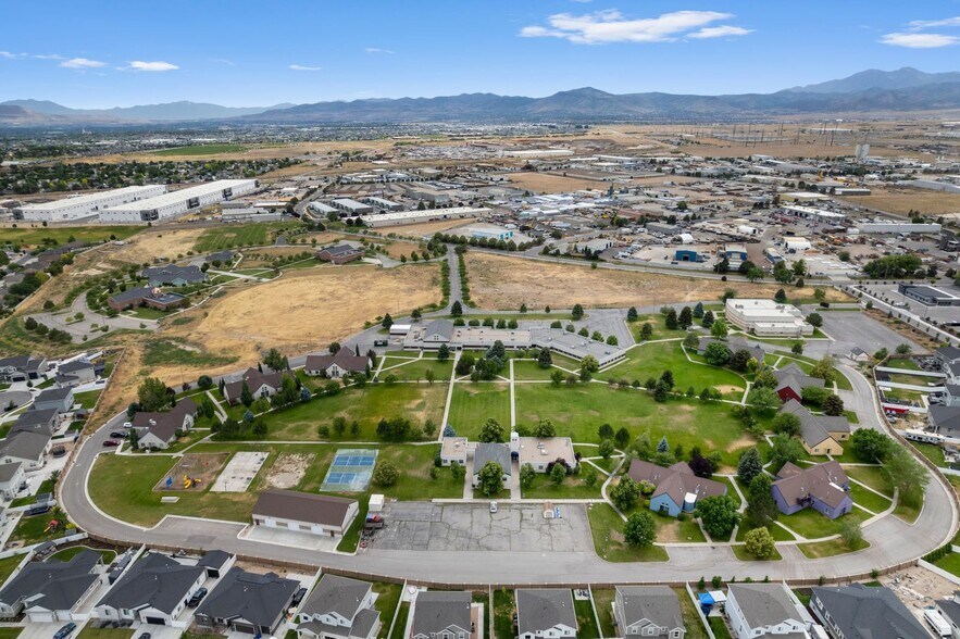 5500 W Bagley Park Rd, West Jordan, UT à vendre - Photo du bâtiment - Image 3 de 15