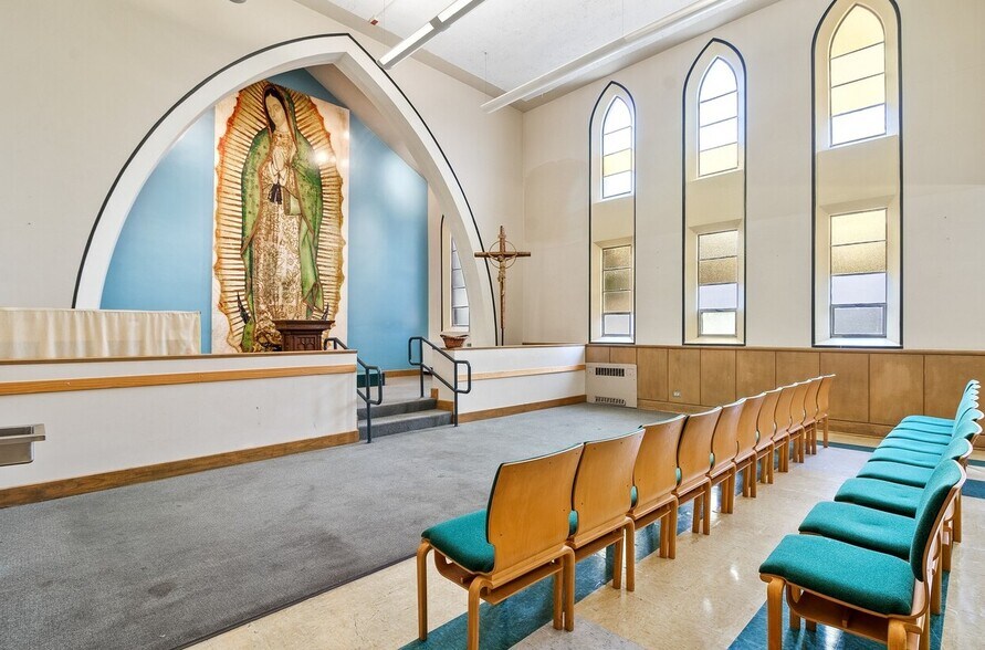 8235 S South Shore Dr, Chicago, IL for sale - Interior Photo - Image 3 of 8