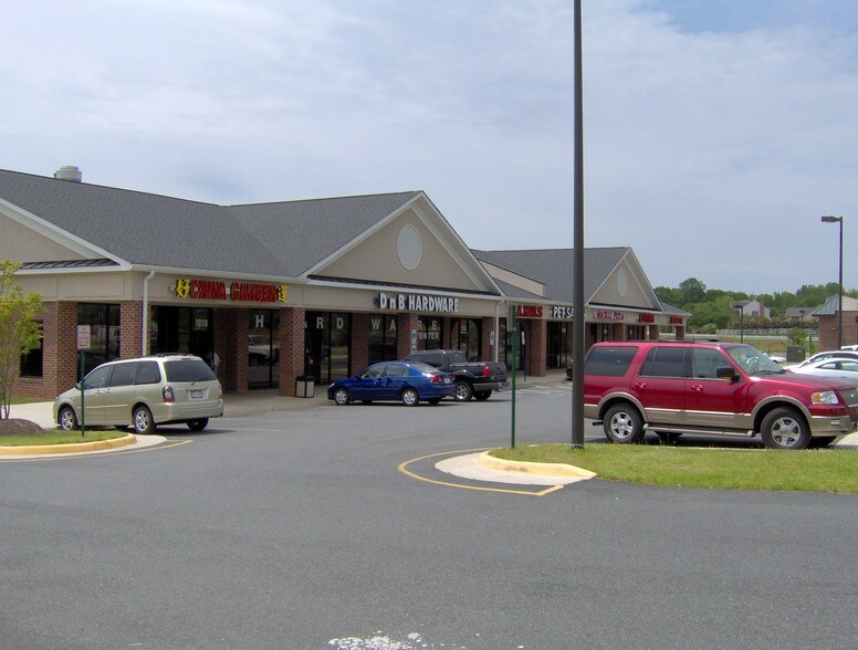 7100 Salem Fields Blvd, Fredericksburg, VA à louer - Photo du bâtiment - Image 2 de 5