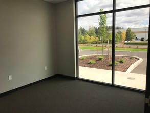 138 S Hazel Dell Way, Canby, OR for lease Interior Photo- Image 2 of 2