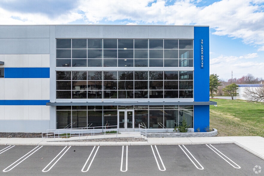 30 Lake Dr, East Windsor, NJ for sale - Building Photo - Image 3 of 7