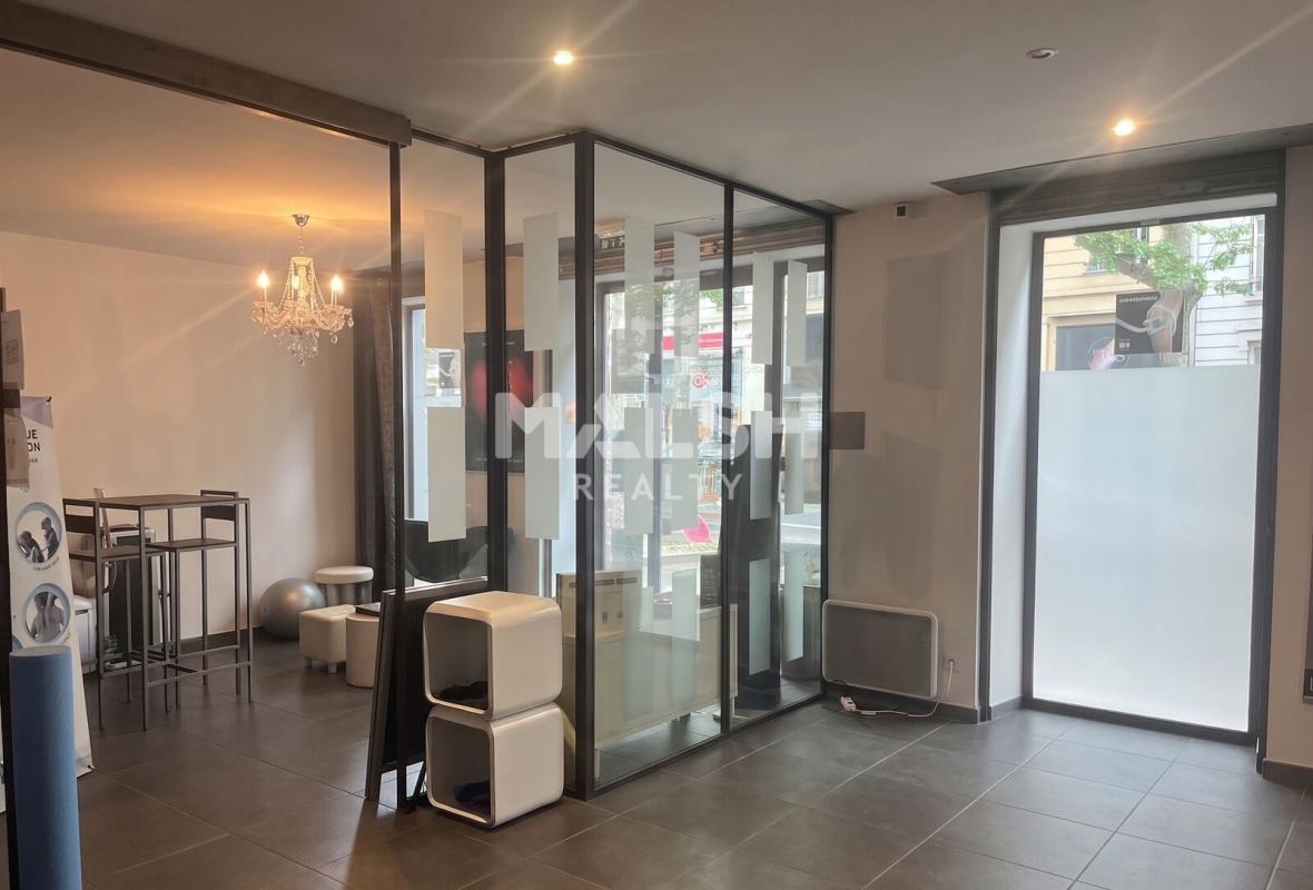Retail in Lyon for lease Interior Photo- Image 1 of 4