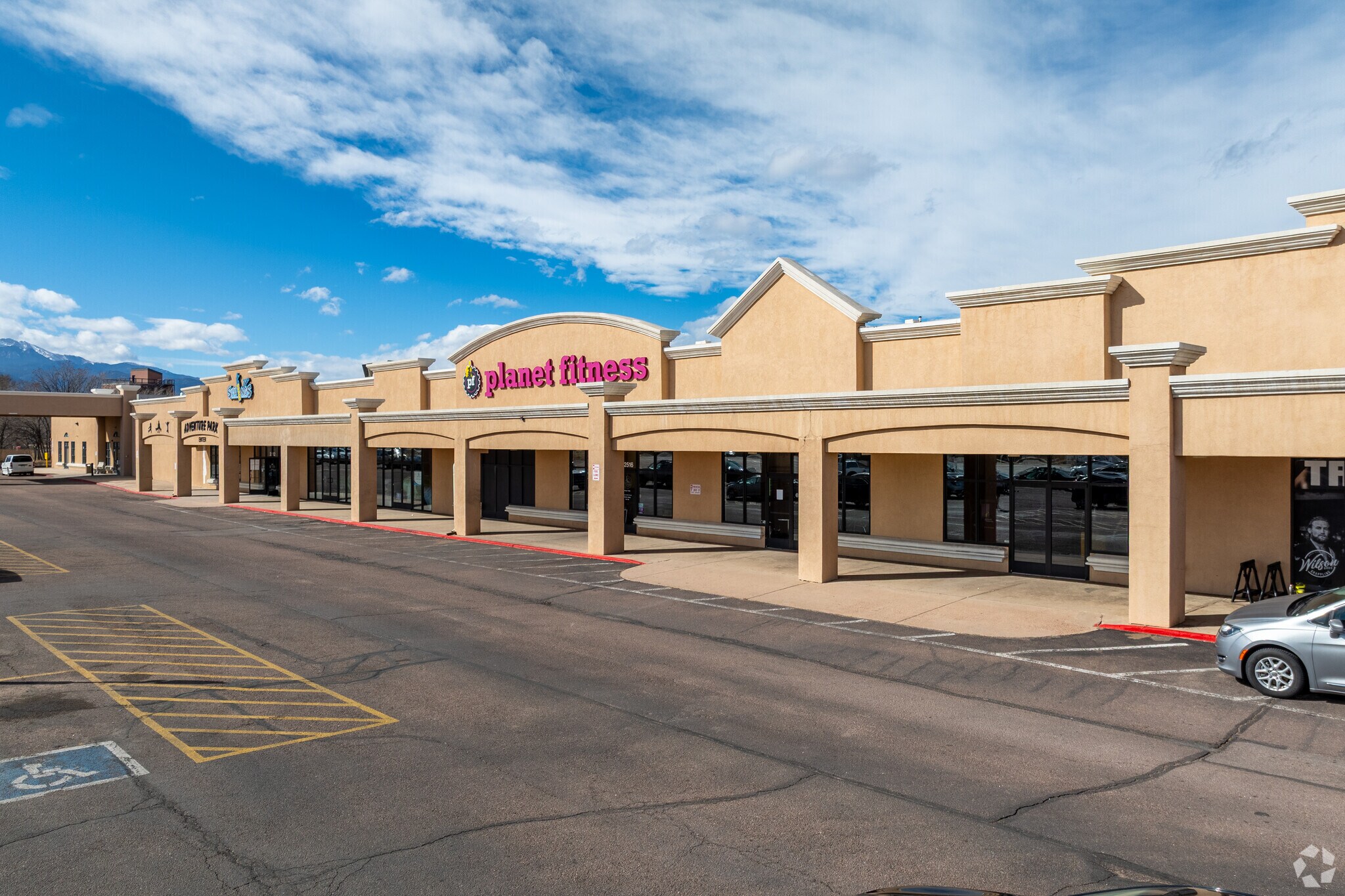 Printers Park Market Center portefeuille de 6 propriétés à vendre sur LoopNet.ca Photo du bâtiment- Image 1 de 23