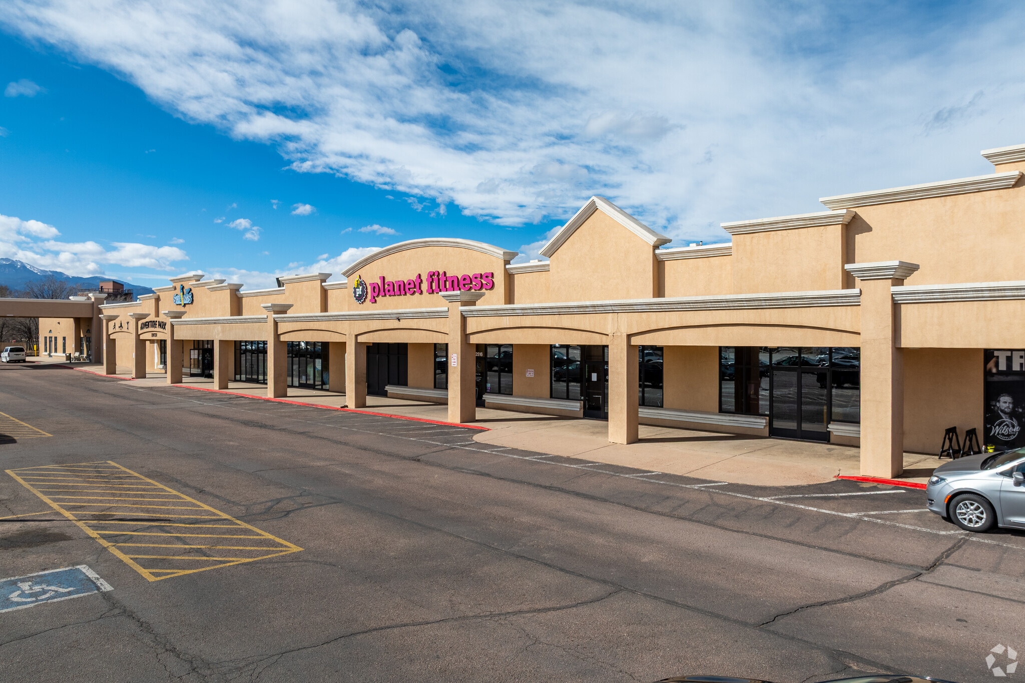 Printers Park Market Center portefeuille de 6 propriétés à vendre sur LoopNet.ca Photo principale- Image 1 de 23