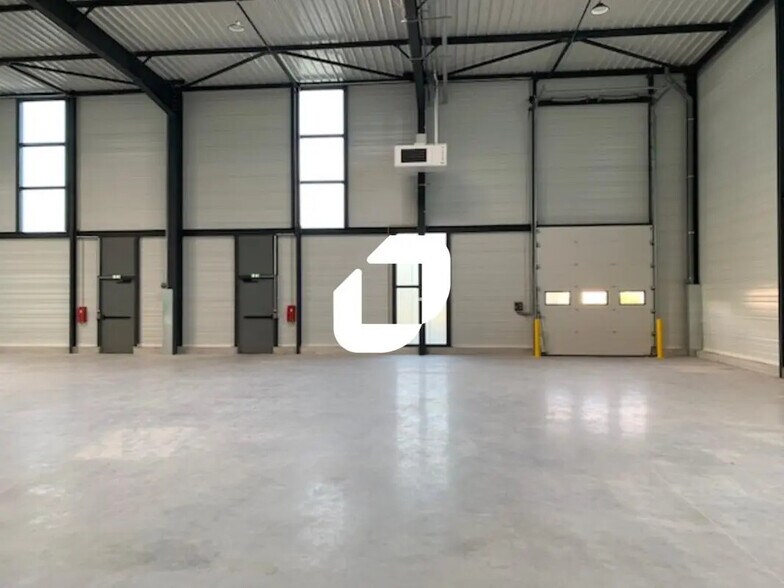 Flex dans Bonneuil-sur-Marne à louer - Photo du bâtiment - Image 2 de 11