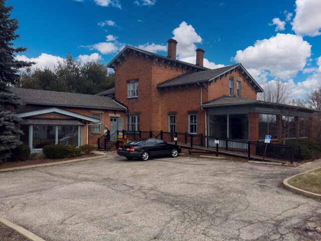 33 Public Sq, Brecksville, OH à louer - Photo du bâtiment - Image 3 de 20