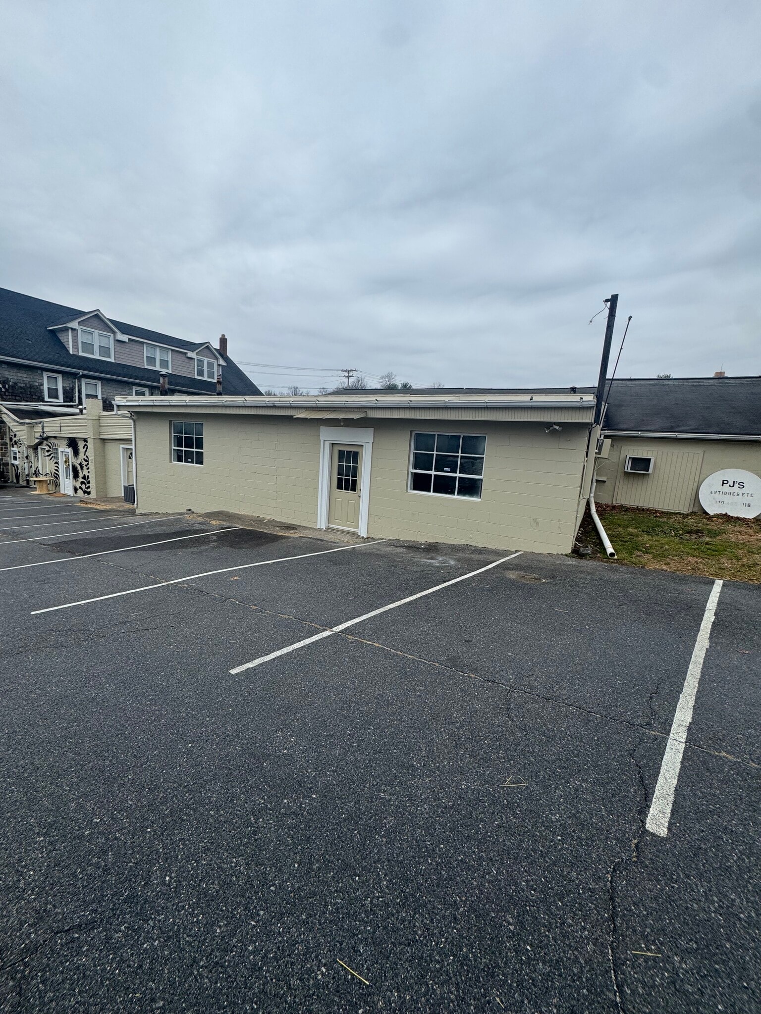 9090 Frederick Rd, Ellicott City, MD for lease Building Photo- Image 1 of 4