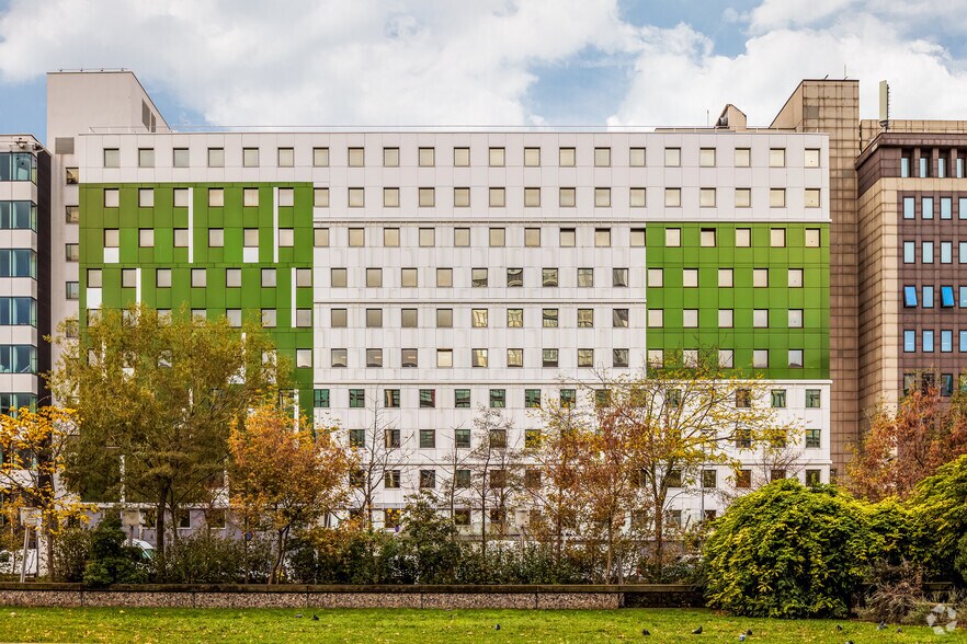 24 Boulevard De Pesaro, Nanterre à louer - Photo du bâtiment - Image 2 de 19