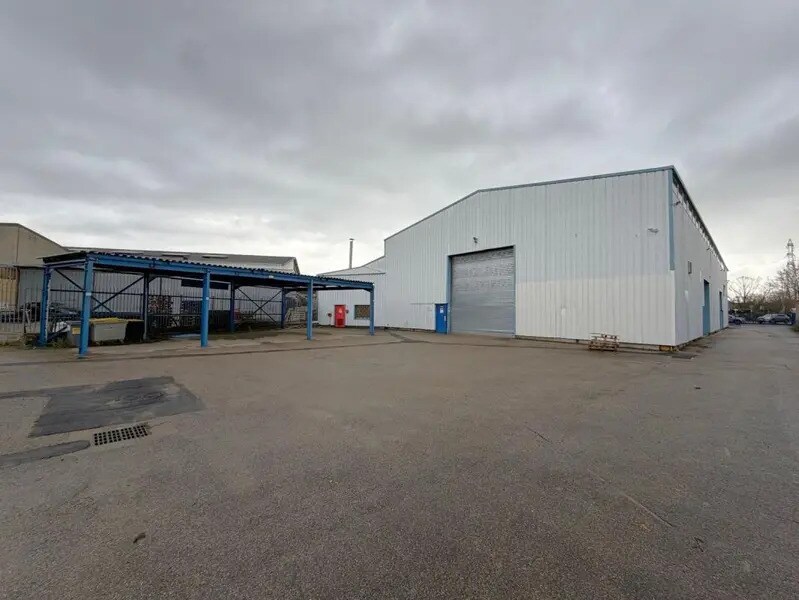 Industrial in Vaulx-en-Velin for lease Building Photo- Image 1 of 7