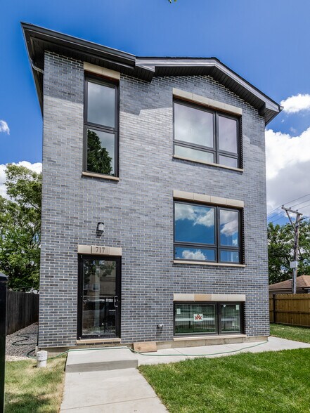 623 Hamlin Ave, Chicago, IL à vendre - Photo principale - Image 1 de 54