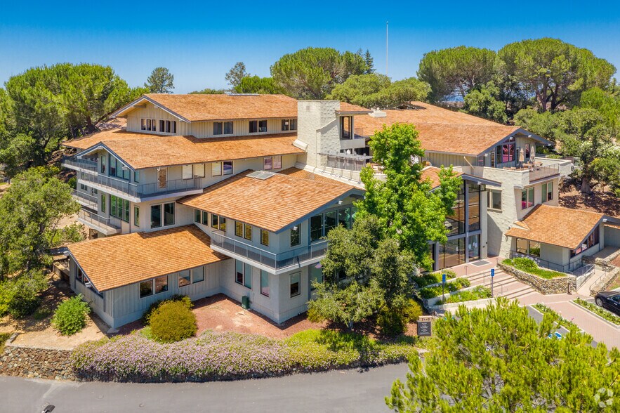 2440 Sand Hill Rd, Menlo Park, CA à louer - Photo principale - Image 1 de 3