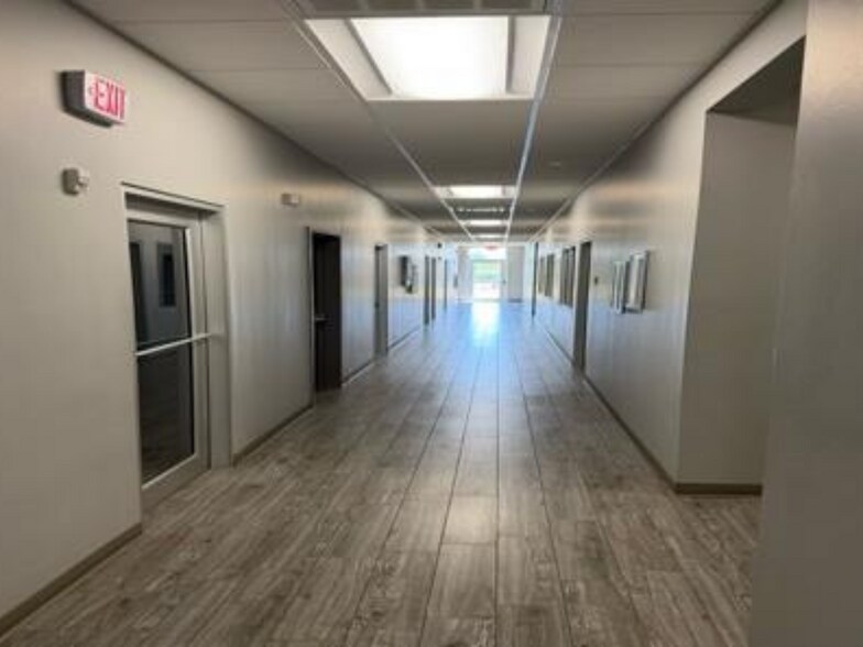 6707 N Interstate Dr, Norman, OK à louer - Photo du bâtiment - Image 3 de 12