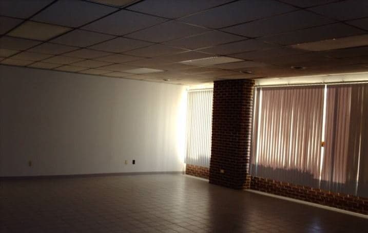 2872 E Fincastle Tpke, Tazewell, VA for sale - Interior Photo - Image 2 of 4