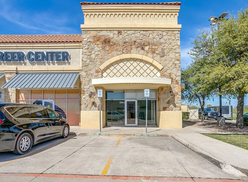 6710 Hawks Creek Ave, Westworth Village, TX for lease - Building Photo - Image 3 of 6