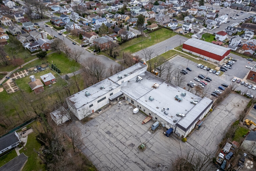 1 Alexander Pl, Glen Cove, NY for sale - Aerial - Image 2 of 12