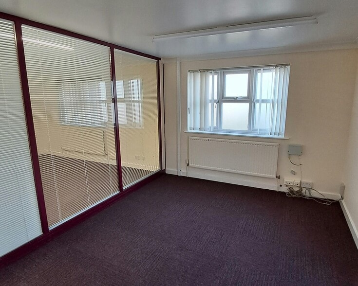 Silver St, Reading for lease - Building Photo - Image 2 of 8