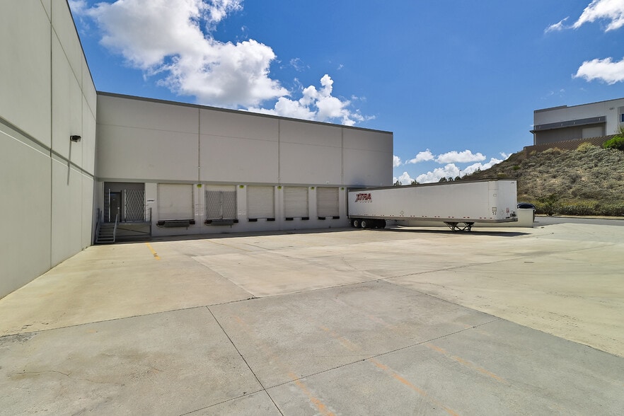 26235 Technology Dr, Valencia, CA for lease - Building Photo - Image 3 of 6