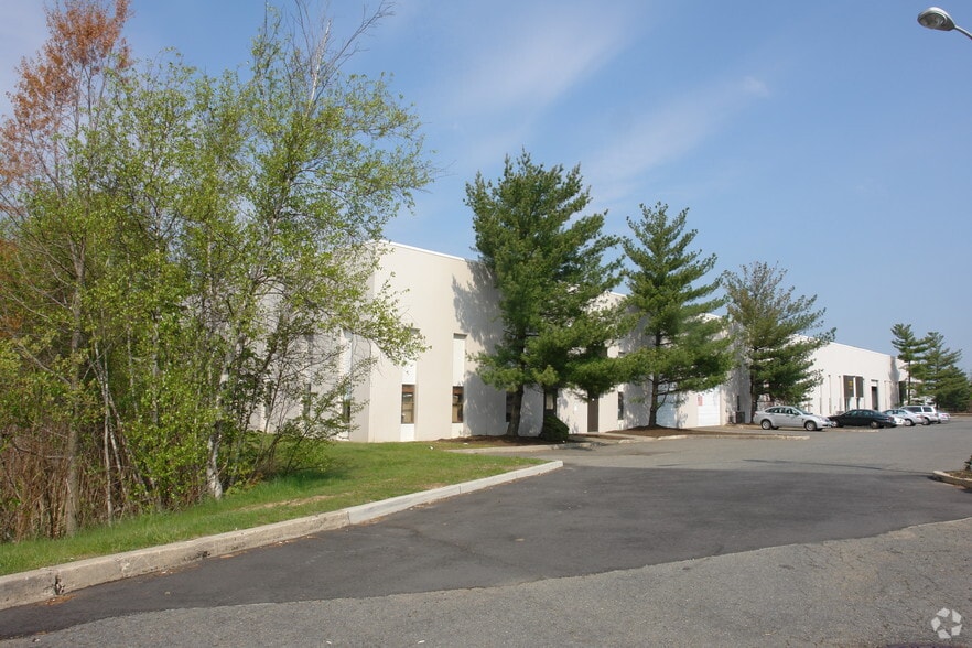 3 Joanna Ct, East Brunswick, NJ for lease - Building Photo - Image 3 of 7