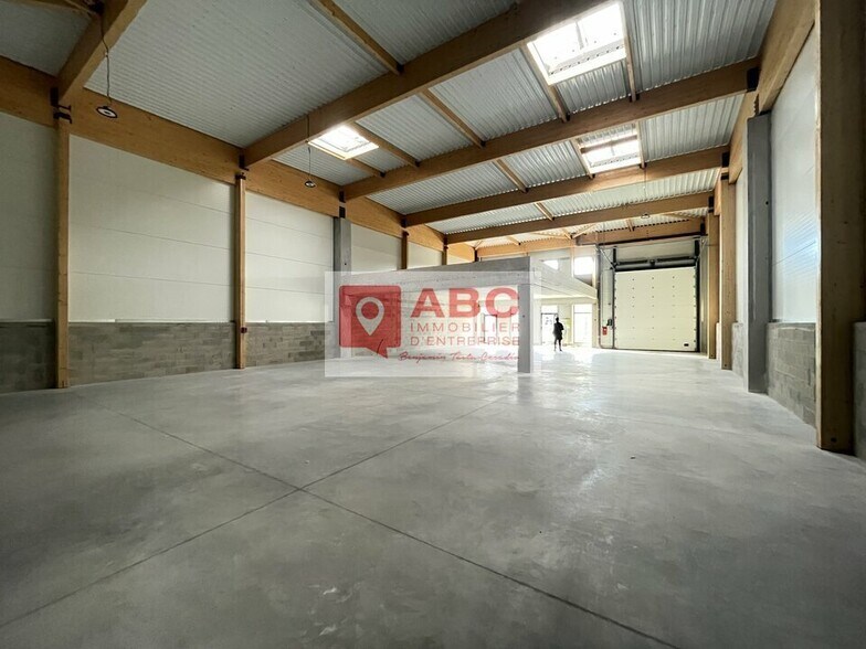 Flex in Gallargues-le-Montueux for lease - Interior Photo - Image 3 of 4