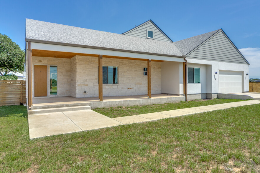 107 Joseph Durst, Blanco, TX for sale - Primary Photo - Image 1 of 1