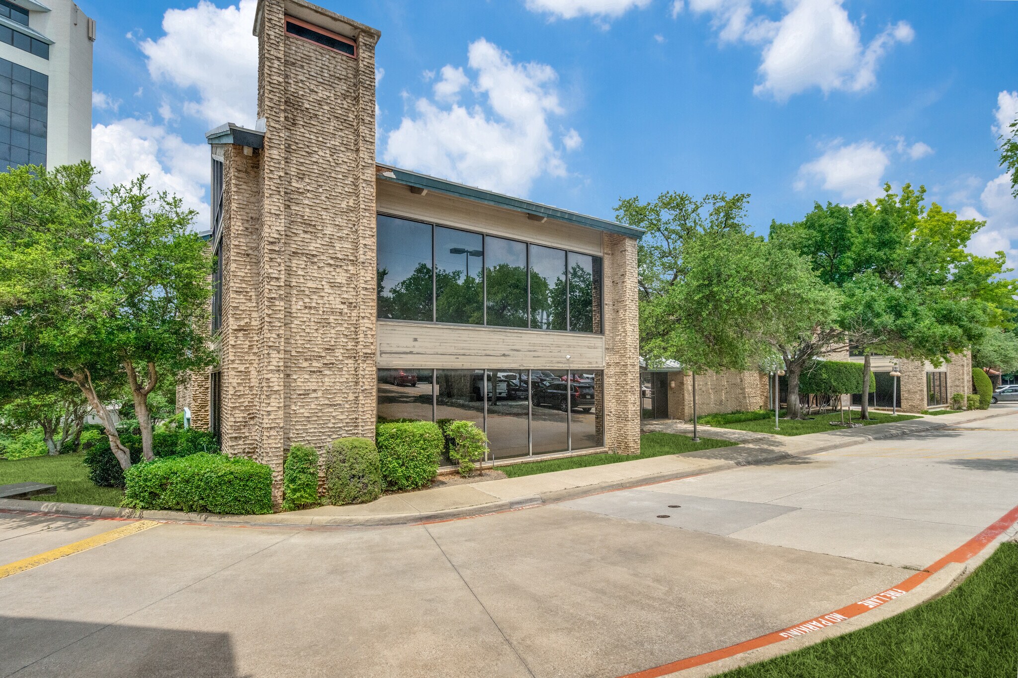 15443 Knoll Trail Dr, Dallas, TX for lease Building Photo- Image 1 of 11