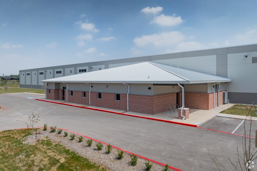 9502 SW Loop 410, San Antonio, TX for lease - Primary Photo - Image 1 of 11