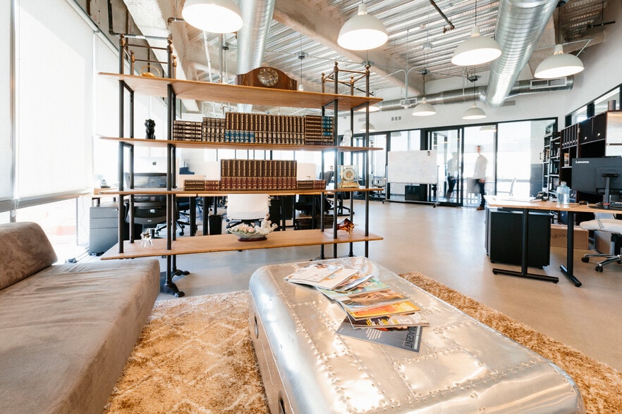 750 San Vicente Blvd, West Hollywood, CA for lease - Interior Photo - Image 2 of 15